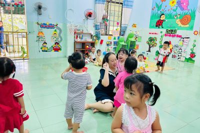 Ngày đầu tiên đi học😍 ✅”Thế là thanh niên nghiêm túc của nhà đã chính thức bước chân vào thế giới mẫu giáo. Chúc các con những ngày tới đầy ắp tiếng cười, học được nhiều điều hay và có thêm nhiều bạn mới.”  #truongmamnonlanphong