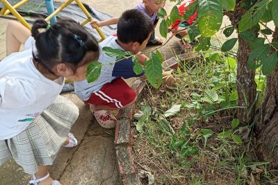 “Hỏi con ‘Hôm nay đi học có vui không?’, câu trả lời nhận lại luôn là nụ cười tít mắt và cái gật đầu thật mạnh. Chỉ cần con vui là ba mẹ hạnh phúc rồi.”