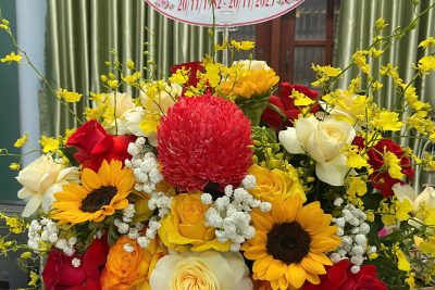 Sáng nay ngày 18/11/2025, đại diện Lãnh đạo địa phương Đ/c Nguyễn Văn Mười – Uỷ viên BTV ĐU, Trưởng Công an xã và Đ/c Nguyễn Thị Tường Mai – Đảng ủy viên, Trưởng phòng Kinh tế xã, đến chúc mừng cô và trò Trường Mầm non Đức Lân nhân kỷ niệm 43 năm ngày Nhà giáo Việt Nam 20/11 (20/11/1982-20/11/2025). Thay mặt nhà trường Cô Phan Thị Nồng – Hiệu trưởng nhà trường gởi lời cảm ơn đến Lãnh đạo địa phương đã quan tâm và tri ân cùng tập thể CBGVNV.