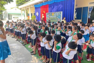 🌼 HOẠT ĐỘNG THAM QUAN TRƯỜNG TIỂU HỌC 🌼  Thực hiện kế hoạch giáo dục năm học 2025 – 2026, hôm nay (13/4), các bé lớp Mẫu giáo 5-6 tuổi Trường Mầm non Đức Lân đã có chuyến tham quan, trải nghiệm đầy bổ ích tại Trường Tiểu học Thạch Trụ và Trường Tiểu học Tú Sơn.  Tại đây, các bé được làm quen với môi trường học tập mới, tham quan lớp học, sân trường và trực tiếp quan sát các anh chị học sinh tiểu học học tập, sinh hoạt.  Hoạt động này không chỉ giúp trẻ mạnh dạn, tự tin hơn mà còn góp phần chuẩn bị tâm thế sẵn sàng bước vào lớp 1 – một cột mốc quan trọng trong hành trình khôn lớn của các con.  🌱 Chuyến đi khép lại với thật nhiều niềm vui và những trải nghiệm đáng nhớ. Hy vọng rằng, đây sẽ là bước đệm vững chắc để các bé thêm yêu trường lớp và háo hức chờ đón ngày vào lớp 1! 💕