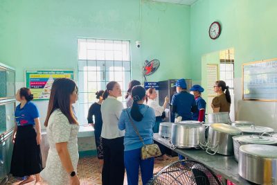 Sáng nay ngày 28/4/2026 Thực hiện Quyết định số 09/QĐ-BTV bfatf 10/4/2026 của Ban Thường vụ, Hội Liên hiệp phụ nữ xã về kiểm tra việc thực hiện đảm bảo vệ sinh môi trường và an toàn thực phẩm trong bữa ăn hàng ngày của các cháu tại Trường Mầm non Đức Lân